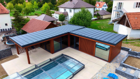 Individuelles Wellnesshaus aus der Vogelperspektive