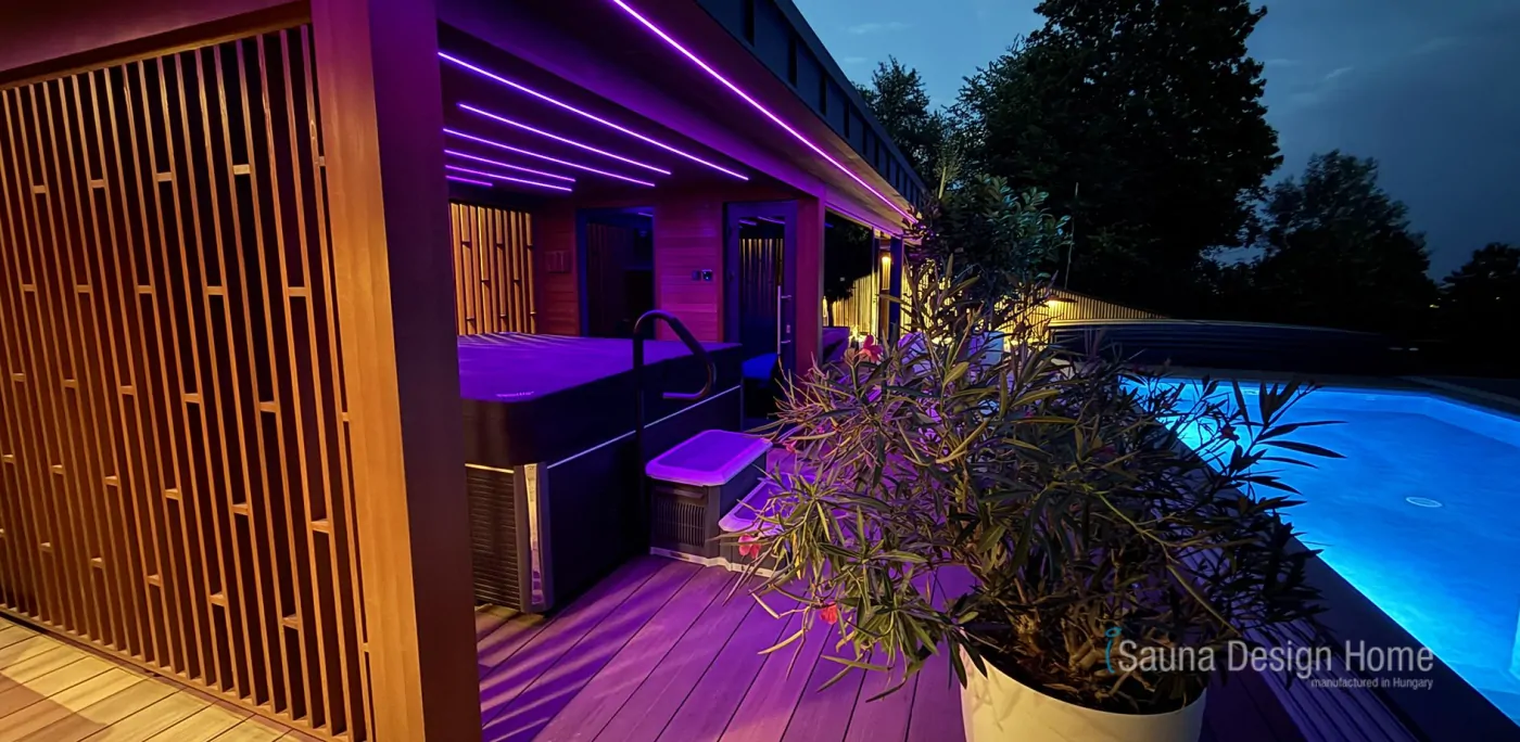 Whirlpool neben der Sauna